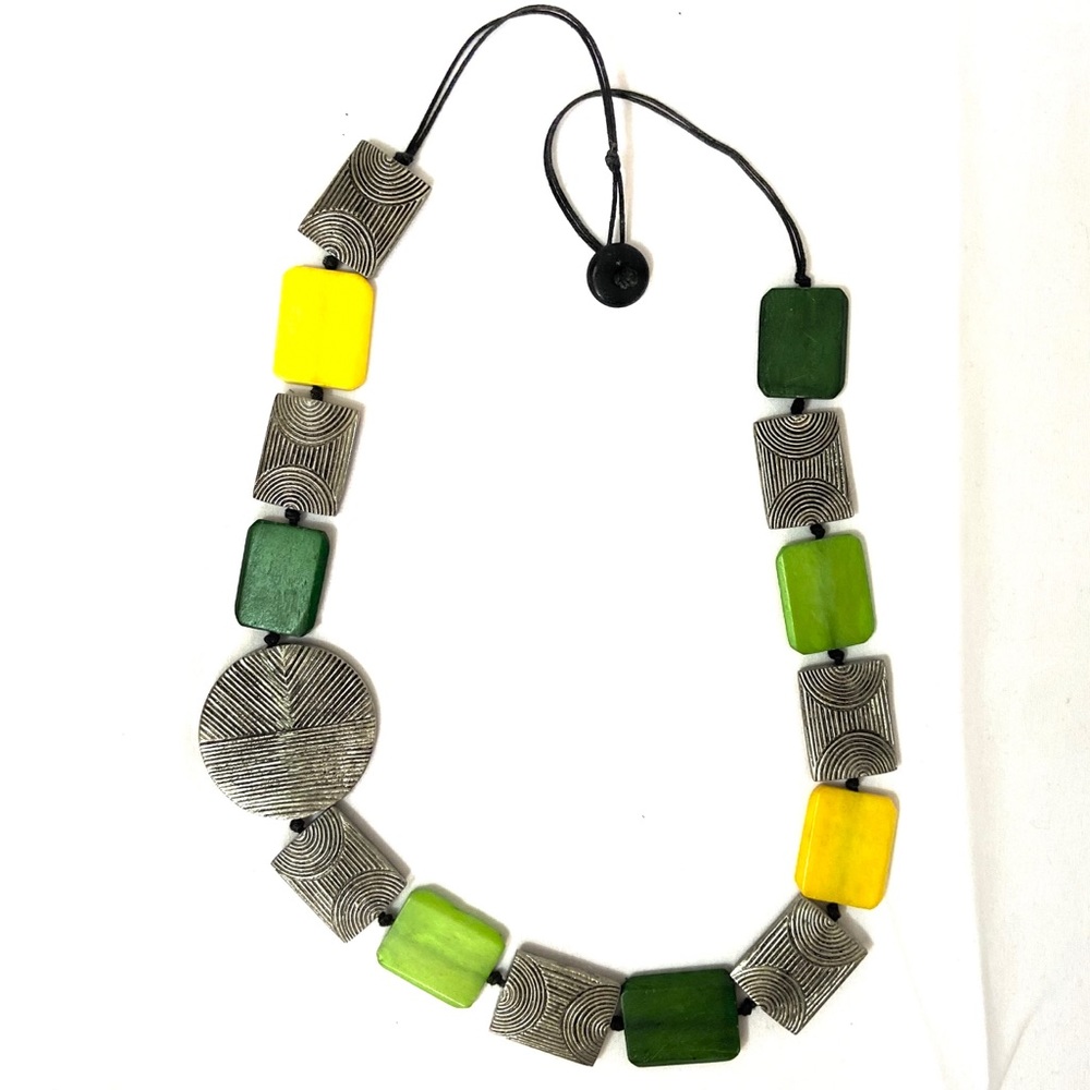 Geometric statement necklace